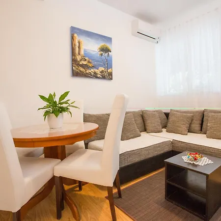 Nika Marangun Appartement