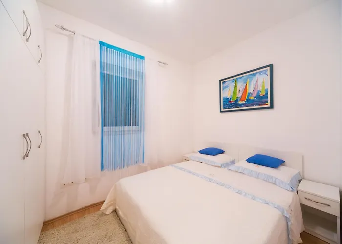 Nika Marangun Apartamento *